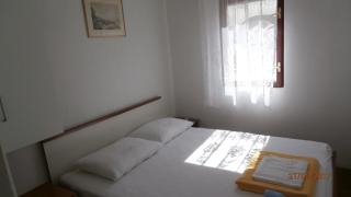 Charming Apartment in Gdinj + Garden - 8