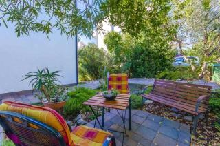 Spacious apartment in Stari Grad, 80 m², serene garden - 3