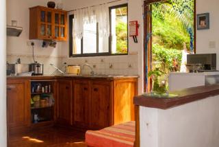 Charming house in Victoria with mountain view - 3