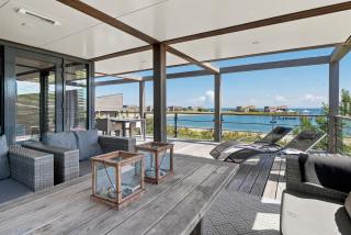 Villa 46 – Panorama | Met panoramisch uitzicht over het water aan het strand - 6