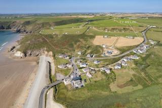 Unforgettable sea views, Hot tub, Modern property - 3