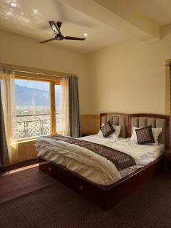 Jhi-Dhey Guest House - 8