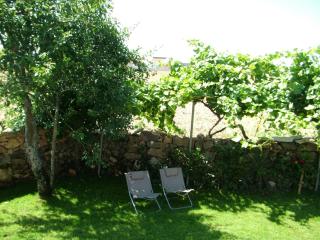 Charming House in Parada + Fireplace - 5