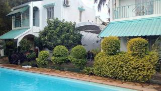 Spacious House in Flic en Flac with Shared Pool - 9