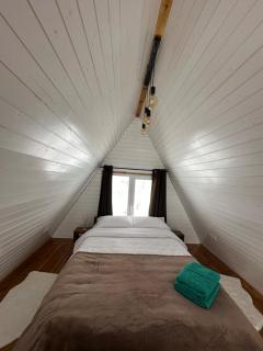 A-Frame Cabin Fizzy Colibița, Jacuzzi, TV & Terasse - 2