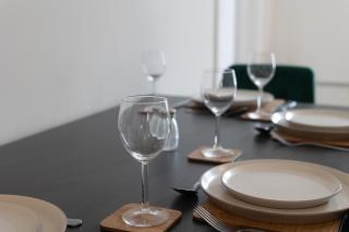 Spacious 2BR APT - Sleeps 5 - Private Parking - 4