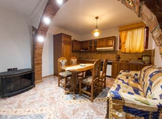 Spacious house in Berat with secure parking. - 7