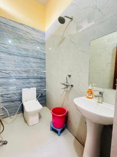 Hotel RL Ramayansh - 300 mtr From Ram Mandir Ayodhya - 2