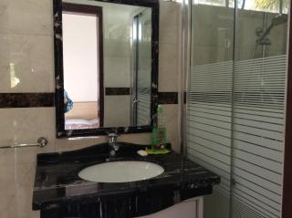 Stylish Apartment in Flic en Flac with Shared Pool - 5