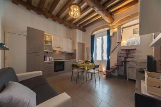 Charming Apartment in Trani with City View and Parking. - 1
