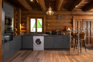 Chalet Serenity - Sleeps 9 - Hot Tub - Liézey - 7