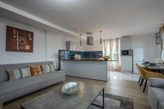 #176 Modern Flat in Central Warrington - Sleeps 5 - 0