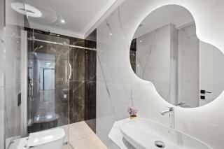 Modern Luxury Retreat with Private Balcony by Blvd - 7
