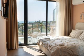 Stylish two-room apartment with a sea view - 3