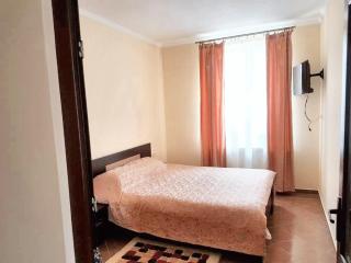 Charming House in Săcele with Garden View + BBQ - 7