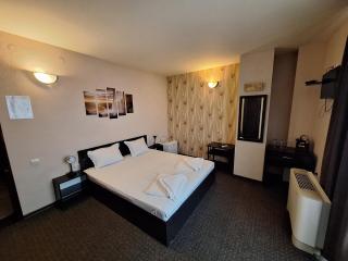 Hotel Opalchenets Стаи за гости и парти зала - 1