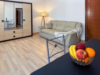 Apartment with swimming pool Bijela - 9