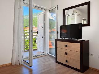 Apartment with swimming pool Bijela - 7