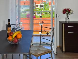 Apartment with swimming pool Bijela - 3