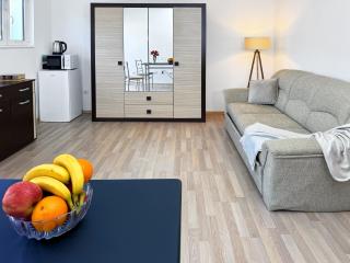 Apartment with swimming pool Bijela - 1