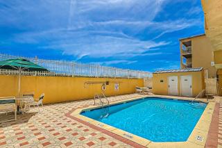 Gorgeous oceanview condo with beach access pool balcony chefs kitchen - 8