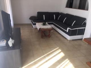 Villa avec jardin à Poussan avec piscine privée ouverte toute l'année - 1