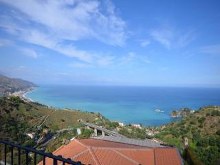 Spacious apartment in Taormina with sea view and balconies - 3