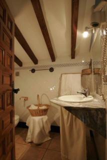 Charming House in Robledillo de Gata with Fireplace and Terrace - 3