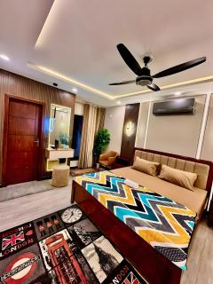 Brand New Luxury Apartment in the Heart of Islamabad Scenic Mountain View Fully Equipped Kitchen Smart TV Netflix ETC - 1