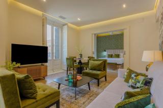 Premium Renovated Apartment in Central District - 8