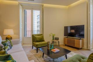 Premium Renovated Apartment in Central District - 4