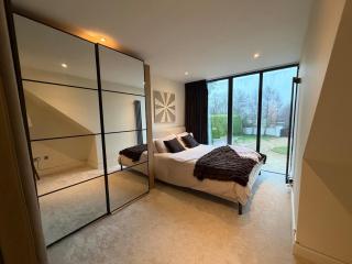 Modern Luxury Home Sleeps 20 - 2