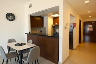 Premium 1BR at Gate Tower, Al Reem - 9