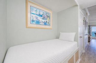 Royal Palms 1404 - 2