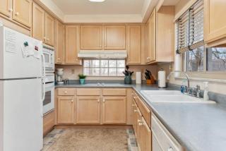 Cheerful Home | Fire Pit | Sleeps 8 - 4