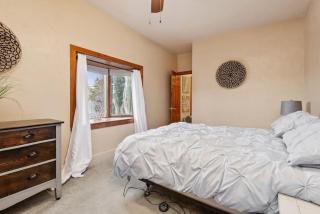 Cheerful Home | Fire Pit | Sleeps 8 - 2