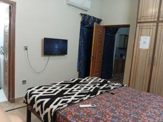 Modern 1BR AIR Conditioned Apartment, Cozy - 1
