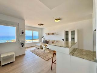 Beachfront 1-Bed Apt Sea View Orihuela Costa - 4