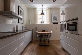 Central Stylish Retreat with Sauna - 9