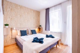 Prime Stay - Modern 2 Bedroom Family Apartment with Balcony & Parking Included - 9