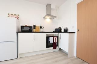 New Modern Flats In Bridgend Town Centre - Great For Business Stays & Contractors By EKLIVING PARTNERS - 7