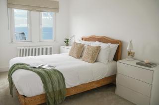 Ocean Waves Apartment - 9