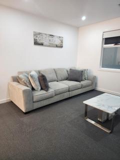 Spacious 5 Bedroom Family Retreat Near Melbourne - 1