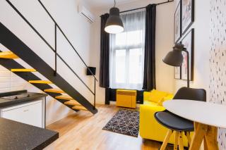 Top Location - Vibrant Downtown Escape - 4
