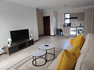 Luxurious 2-Bedroom Apartment in Jackal Creek Golf Estate - 3
