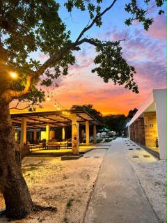 ARIMATABE Beachfront Resort - 4