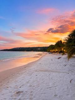 ARIMATABE Beachfront Resort - 1