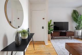 Modern 2BR in Plateau – Steps to Downtown - 1
