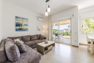 Lalzi Bay Family Retreat 2BR Apartment by PikHost - 0