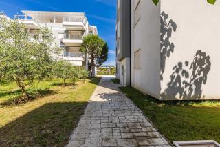 Lalzi Bay Family Retreat 2BR Apartment by PikHost - 9